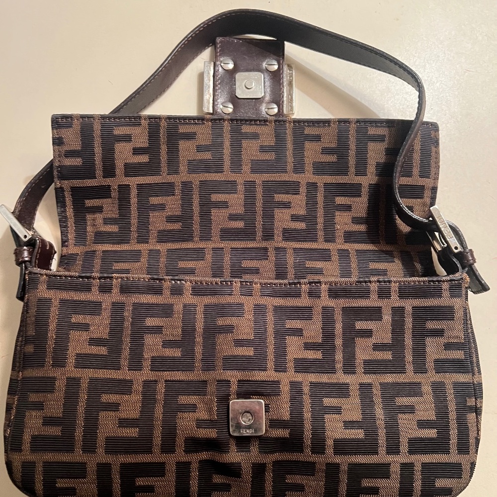 Vintage Fendi small shoulder purse - Picture 2 of 3